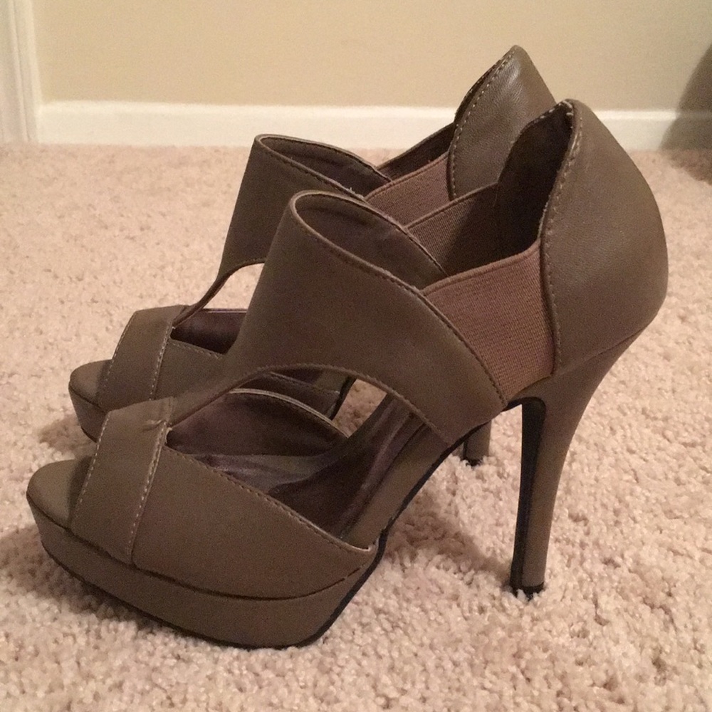 Dollhouse Greyish-Beige Peep Toe Heels